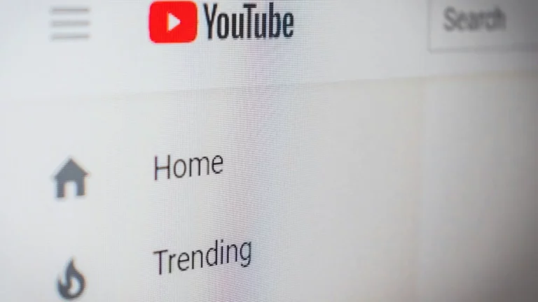 Czy YouTube blokuje użytkowników Adblocków? Analiza coraz trudniejszego życia widza